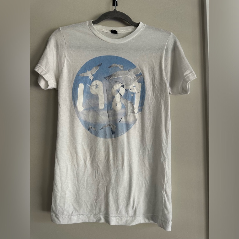 Taylor Swift 1989 Tee - Size Xs/S. - image 1